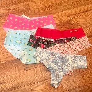 NWT Victorias Secret Panties Bundle - 2 Lemon Pattern Briefs & 4 Thongs